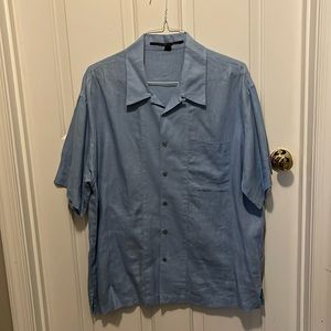 Isda & co short sleeve blue linen shirt with pocket.